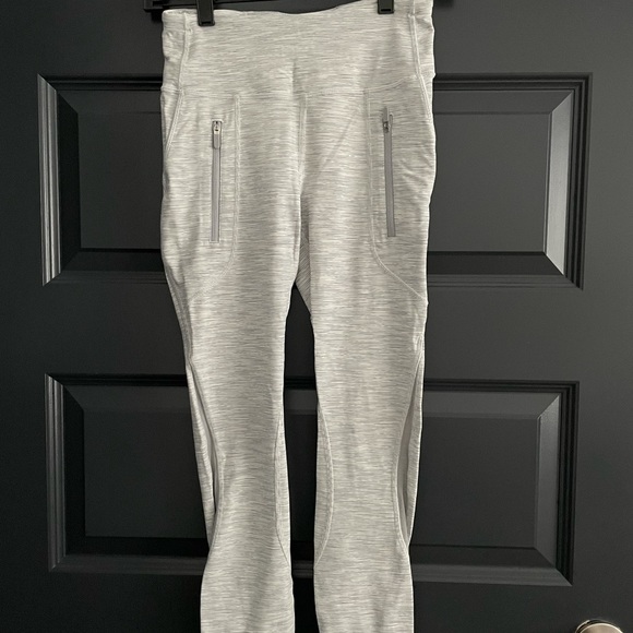 Lululemon Invigorate Tight 7/8 25” Pant - Wee are from space - Picture 2 of 5